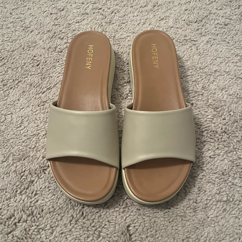 NWOT Women's Cream Slide Sandals